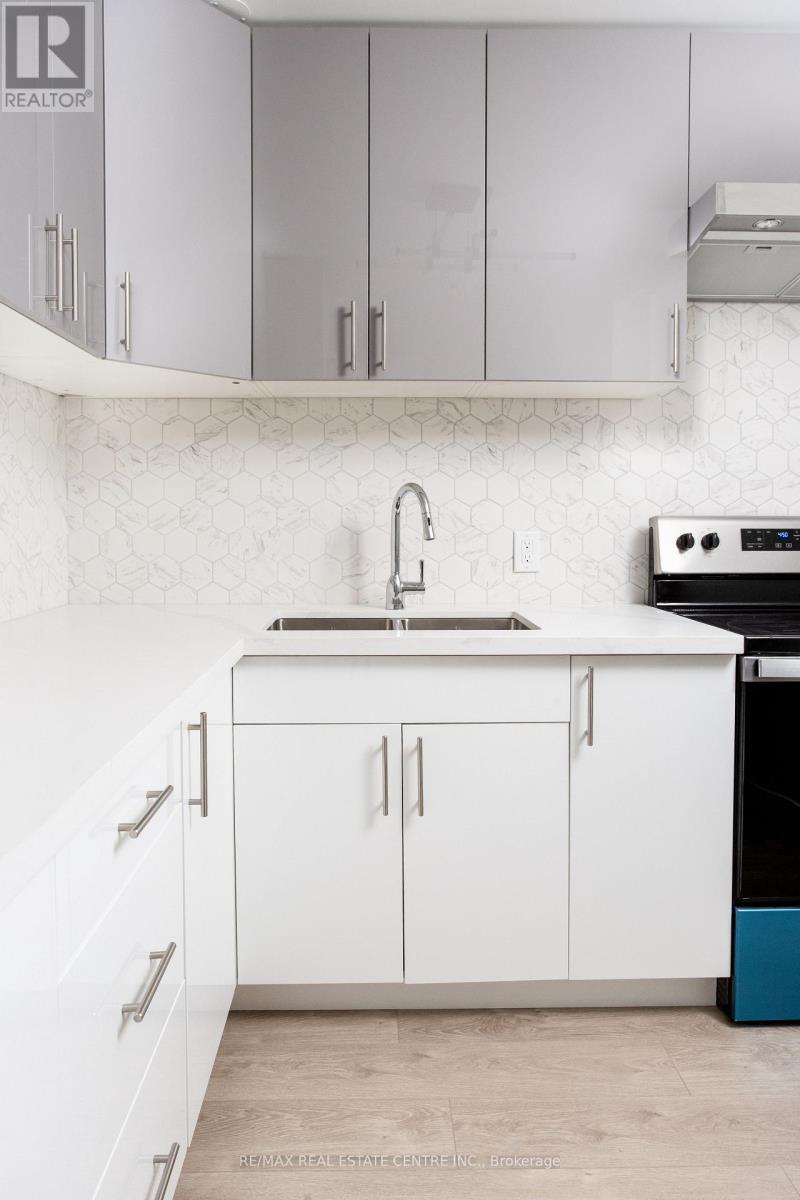 205 - 5 Hill Heights Road E, Toronto, Ontario  M8Y 1Y9 - Photo 4 - W13118648