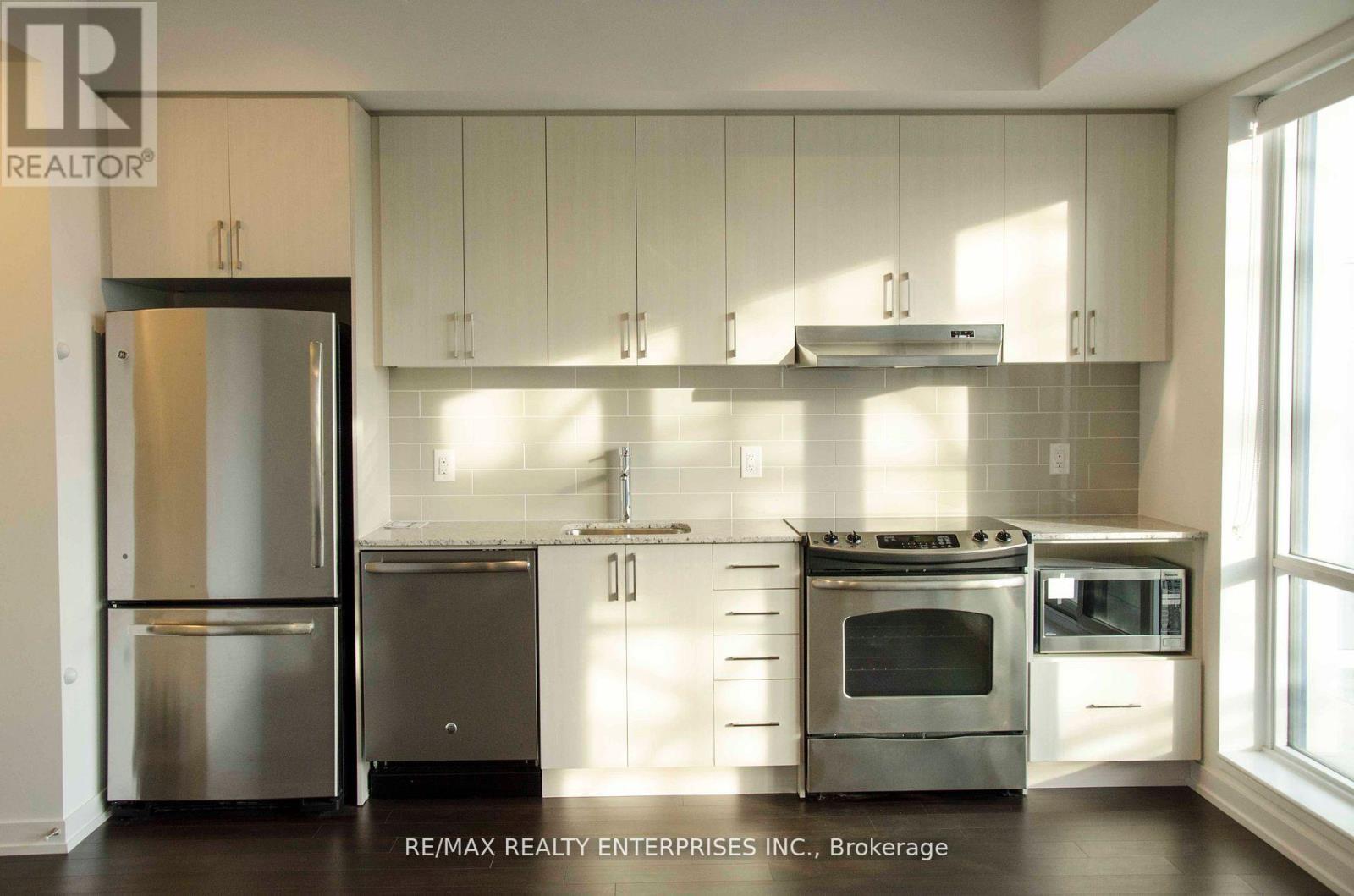 310 - 2560 EGLINTON AVENUE W - Photo 2