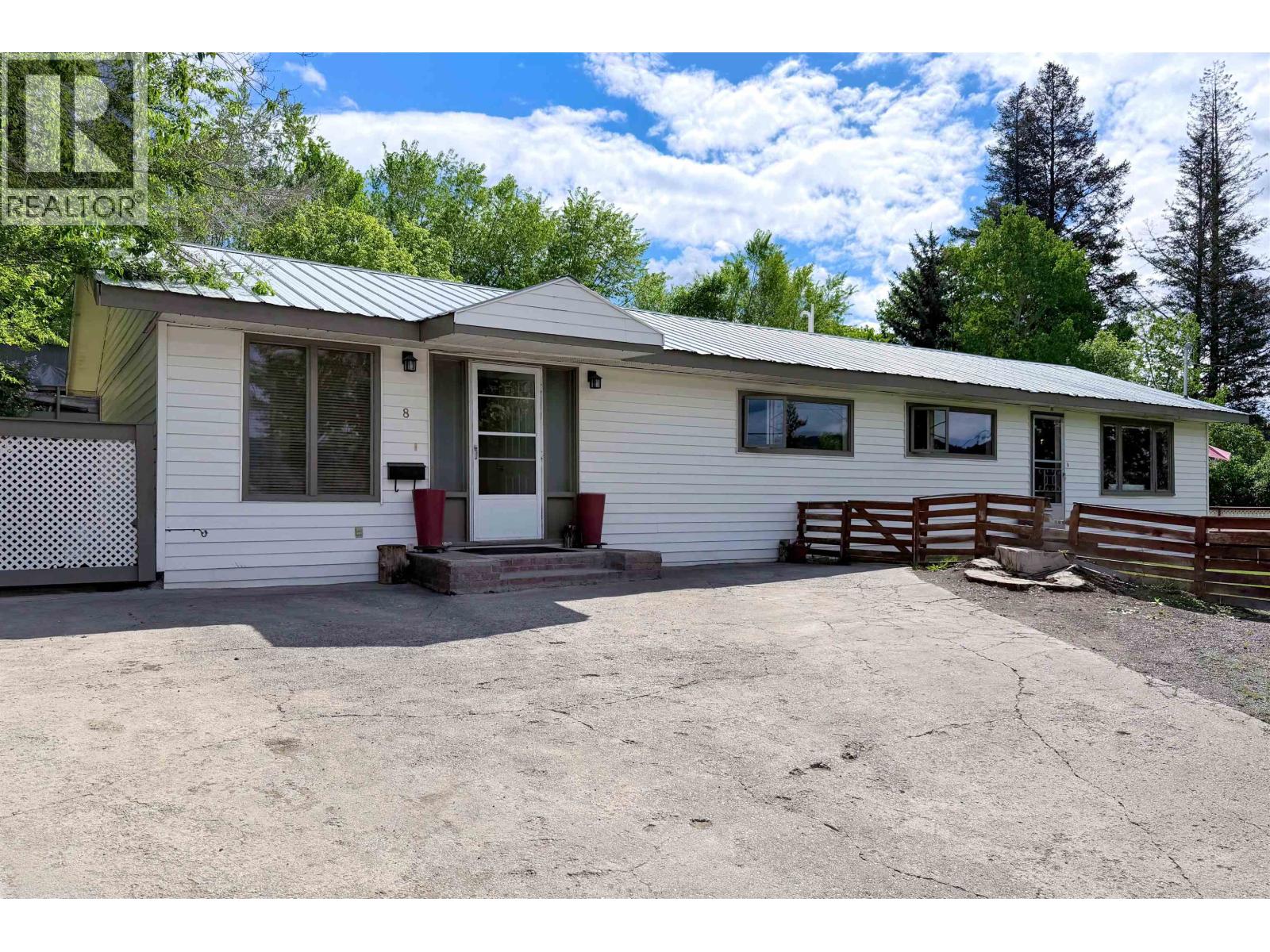 8 Windmill Crescent, Williams Lake, British Columbia  V2G 1A7 - Photo 1 - R3122822