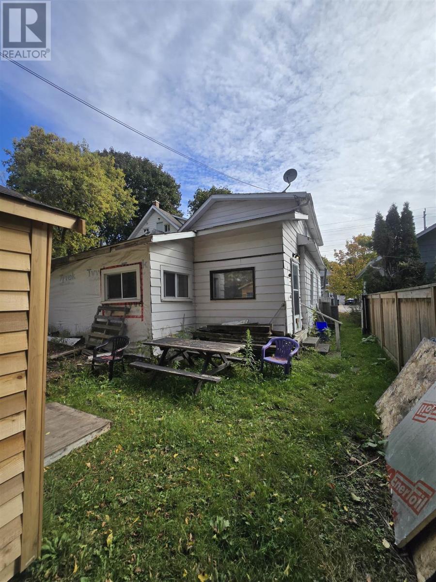 183 Tancred St, Sault Ste. Marie, Ontario P6A 2W3 - Photo 2 - SM260803