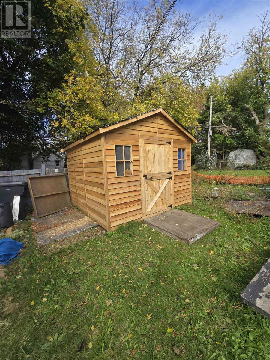 183 Tancred St, Sault Ste. Marie, Ontario P6A 2W3 - Photo 3 - SM260803
