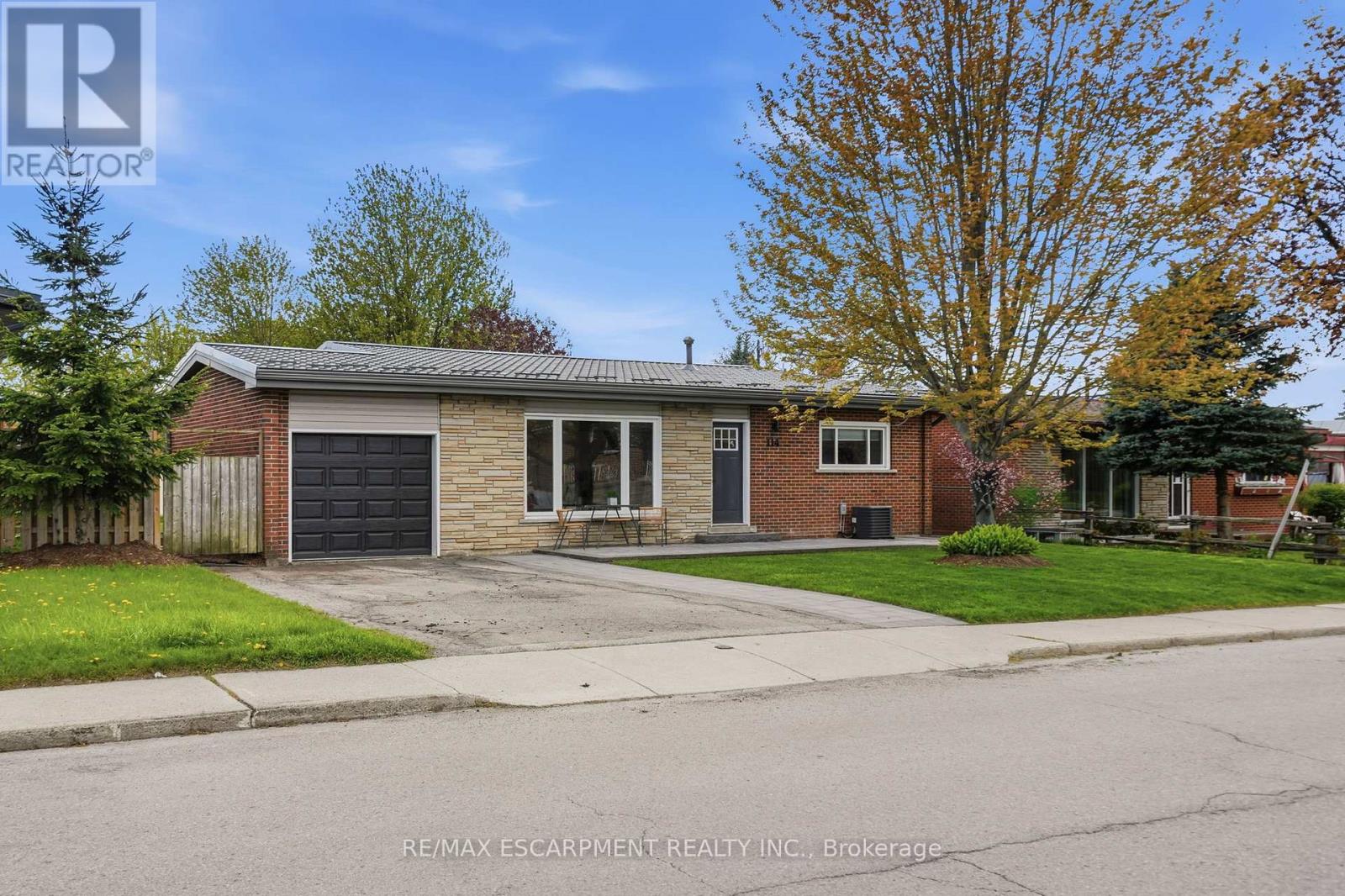 114 Luscombe Street, Hamilton, Ontario  L9A 2K1 - Photo 2 - X13118714