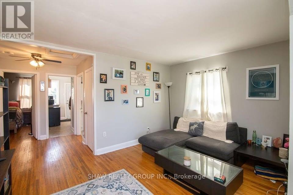 Upper - 245 East 22nd Street, Hamilton, Ontario  L8V 2V8 - Photo 2 - X13118736