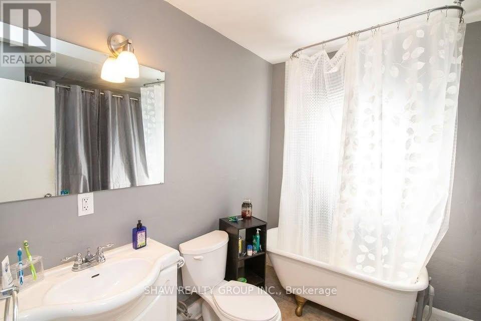 Upper - 245 East 22nd Street, Hamilton, Ontario  L8V 2V8 - Photo 9 - X13118736