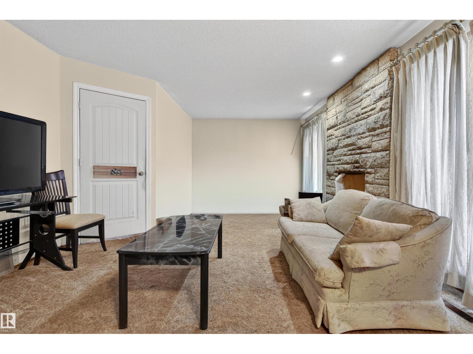 4104 109 St NW, Edmonton, Alberta  T6J 2P9 - Photo 4 - E4477828