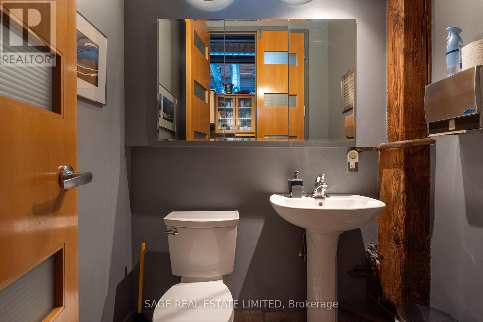 100b Street - 25 Morrow Avenue, Toronto, Ontario  M6R 2H9 - Photo 16 - W12930694