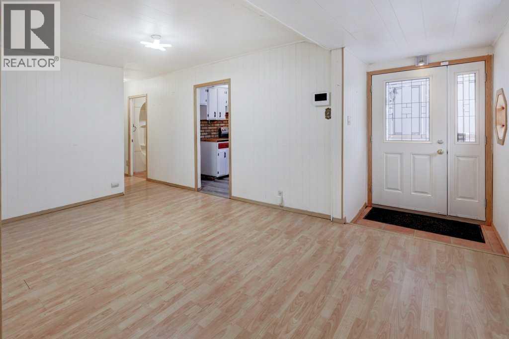 221 31 Avenue NE, Calgary, Alberta  T2E 2G1 - Photo 3 - A2274160