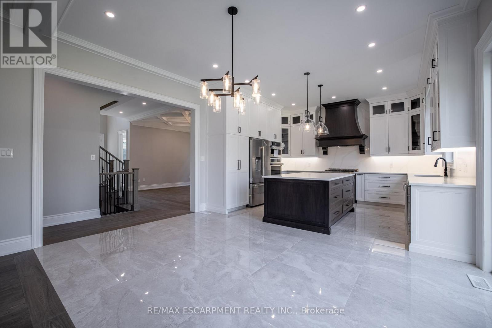 31 Bayside Court, Burlington, Ontario  L7T 1M8 - Photo 12 - W12995088