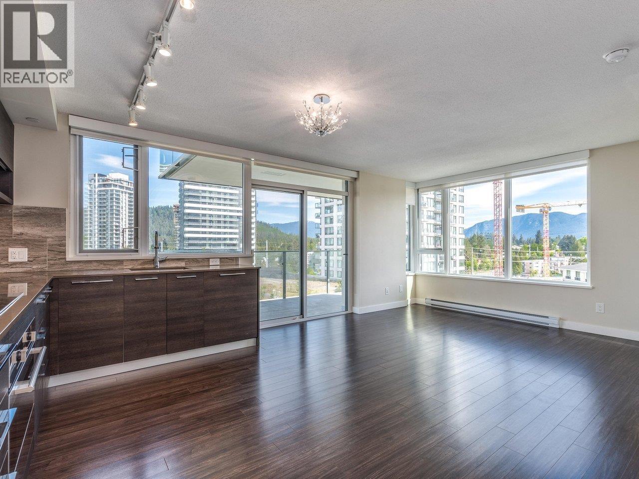 570 Emerson Street, Coquitlam, British Columbia  V3J 0G3 - Photo 2 - R3122053