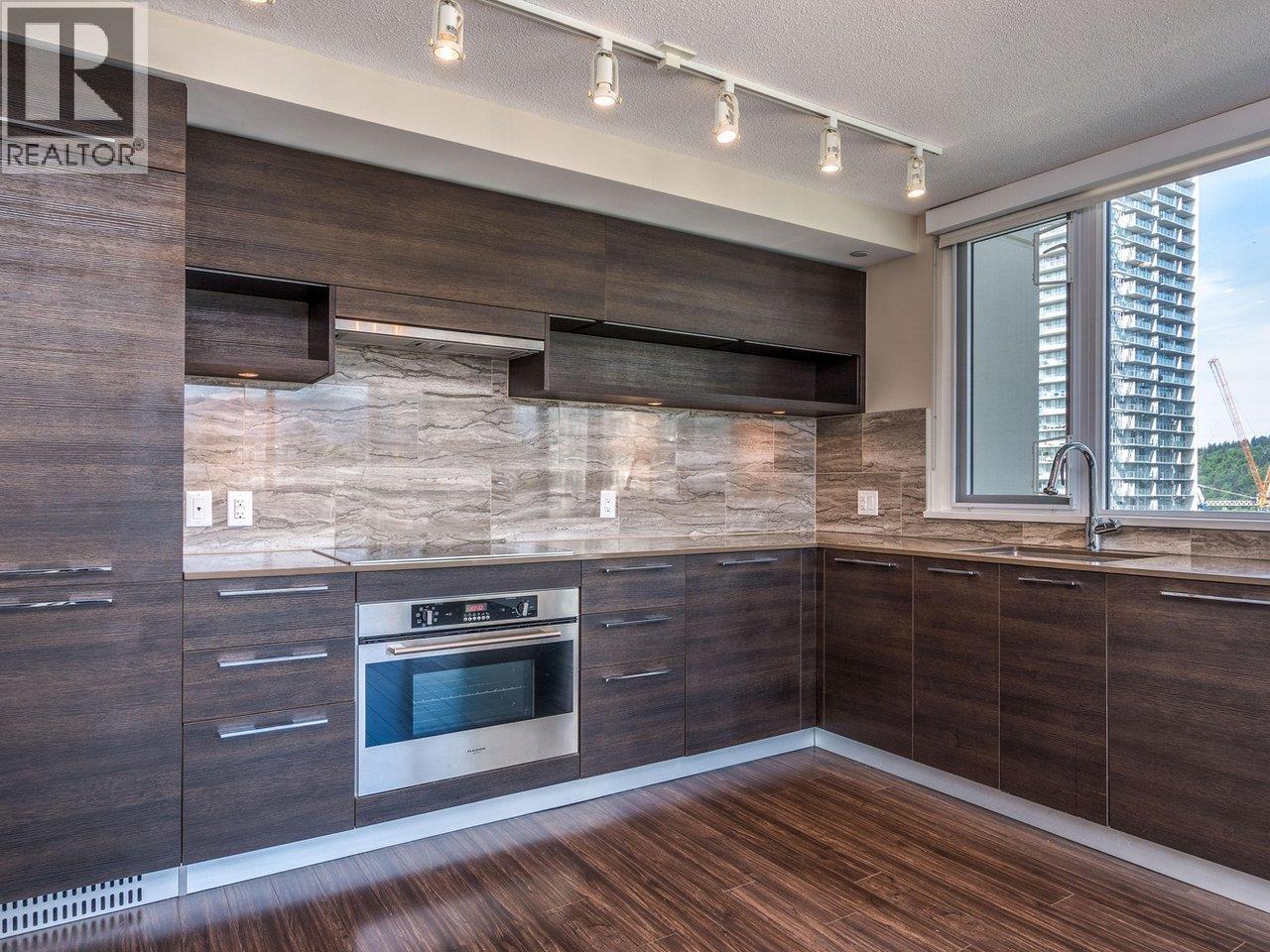 570 Emerson Street, Coquitlam, British Columbia  V3J 0G3 - Photo 8 - R3122053
