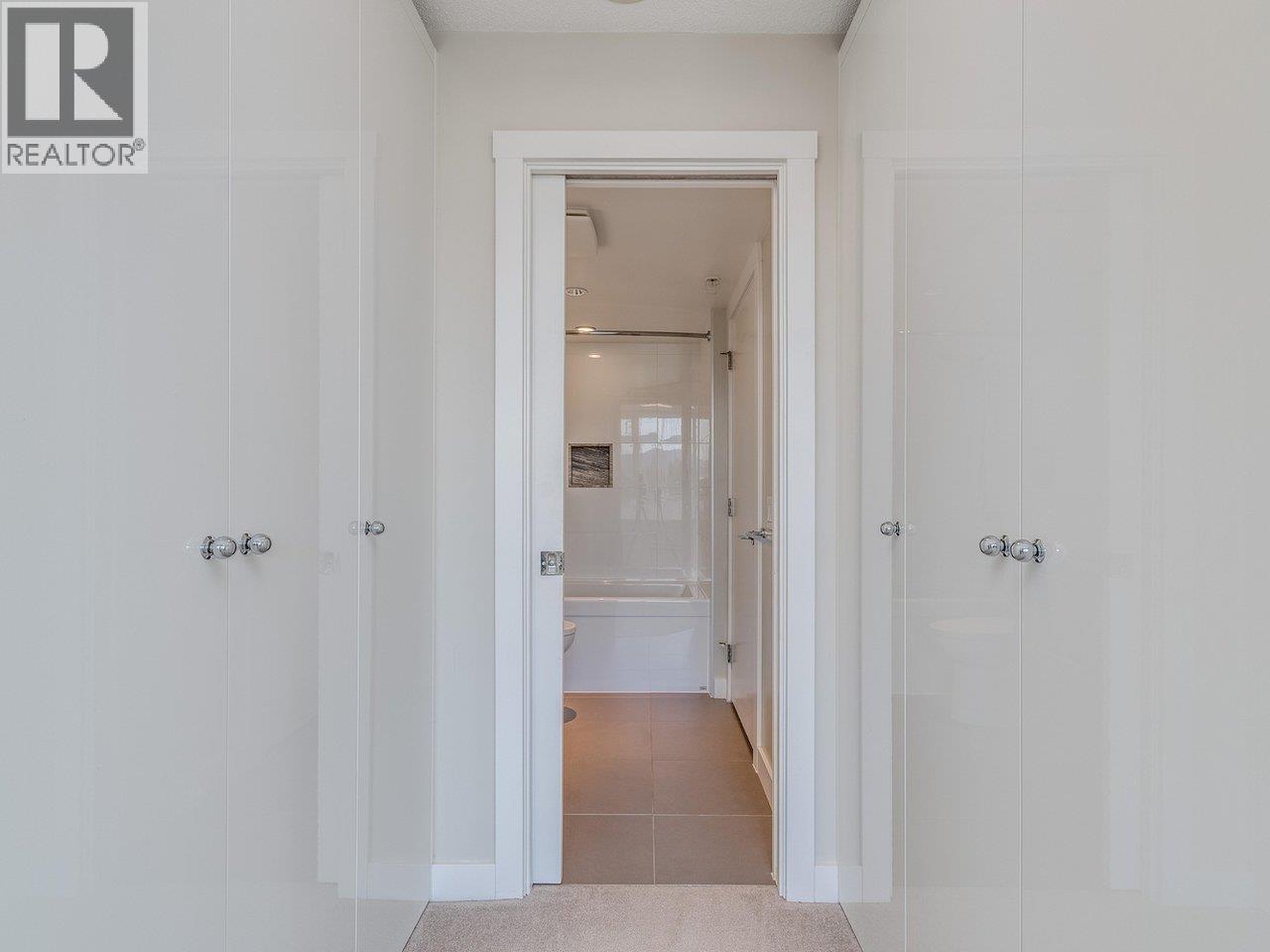570 Emerson Street, Coquitlam, British Columbia  V3J 0G3 - Photo 10 - R3122053