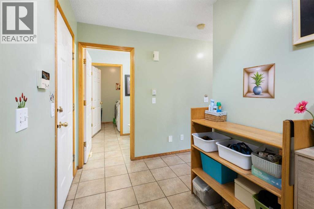 179 Erin Park Drive Se, Calgary, Alberta  T3B 3L5 - Photo 2 - A2309486