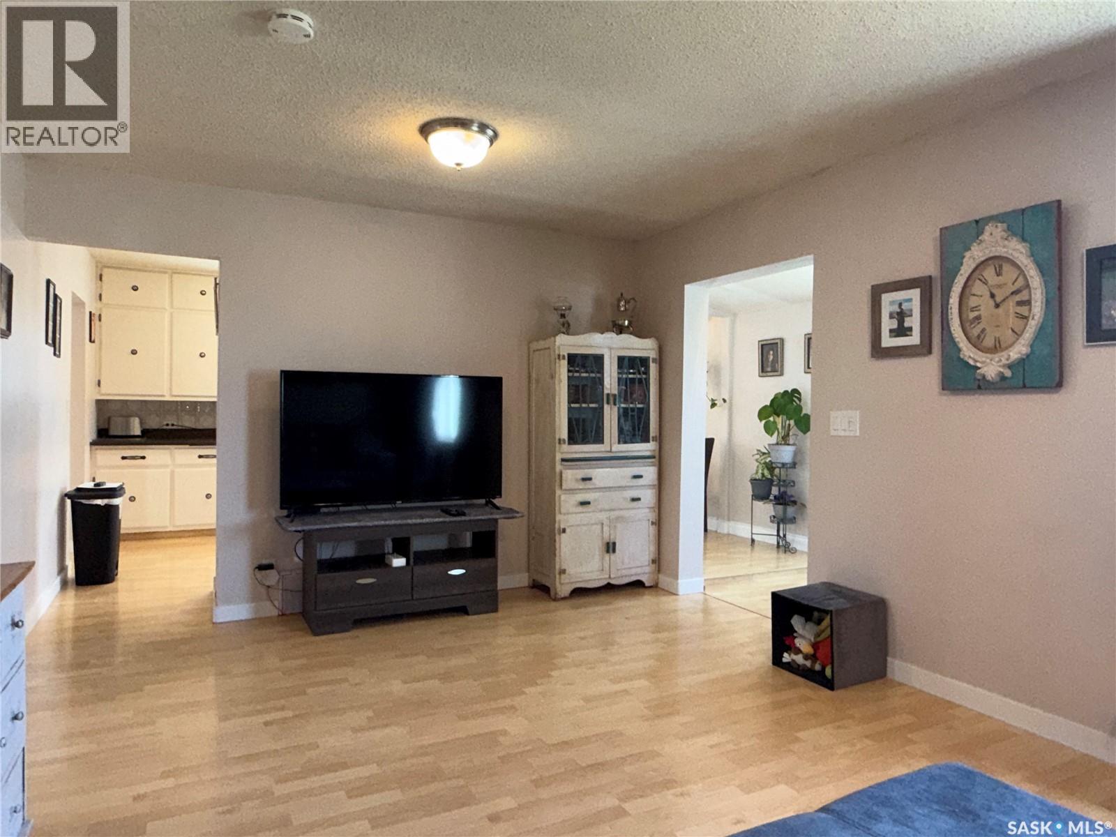 278 8th Avenue E, Melville, Saskatchewan  S0A 2P0 - Photo 4 - SK035648