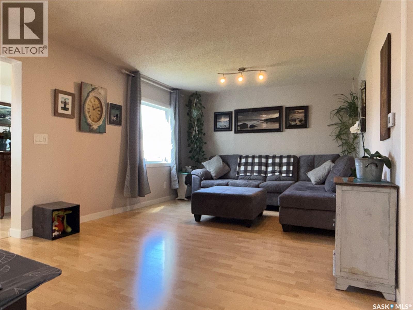 278 8th Avenue E, Melville, Saskatchewan  S0A 2P0 - Photo 5 - SK035648
