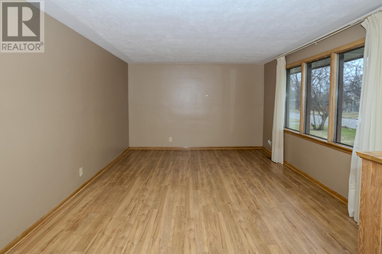 219 Moodie Street West, Thunder Bay, Ontario  P7E 5A5 - Photo 4 - TB2601005