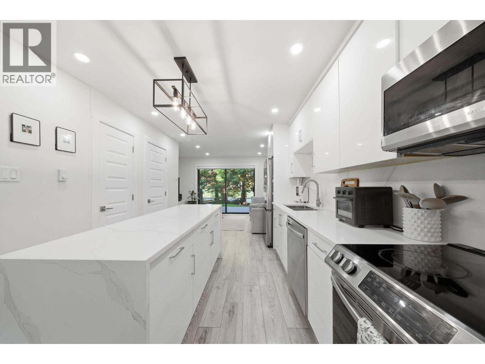 4328 Garden Grove Drive, Burnaby, British Columbia  V5G 4G6 - Photo 2 - R3122753