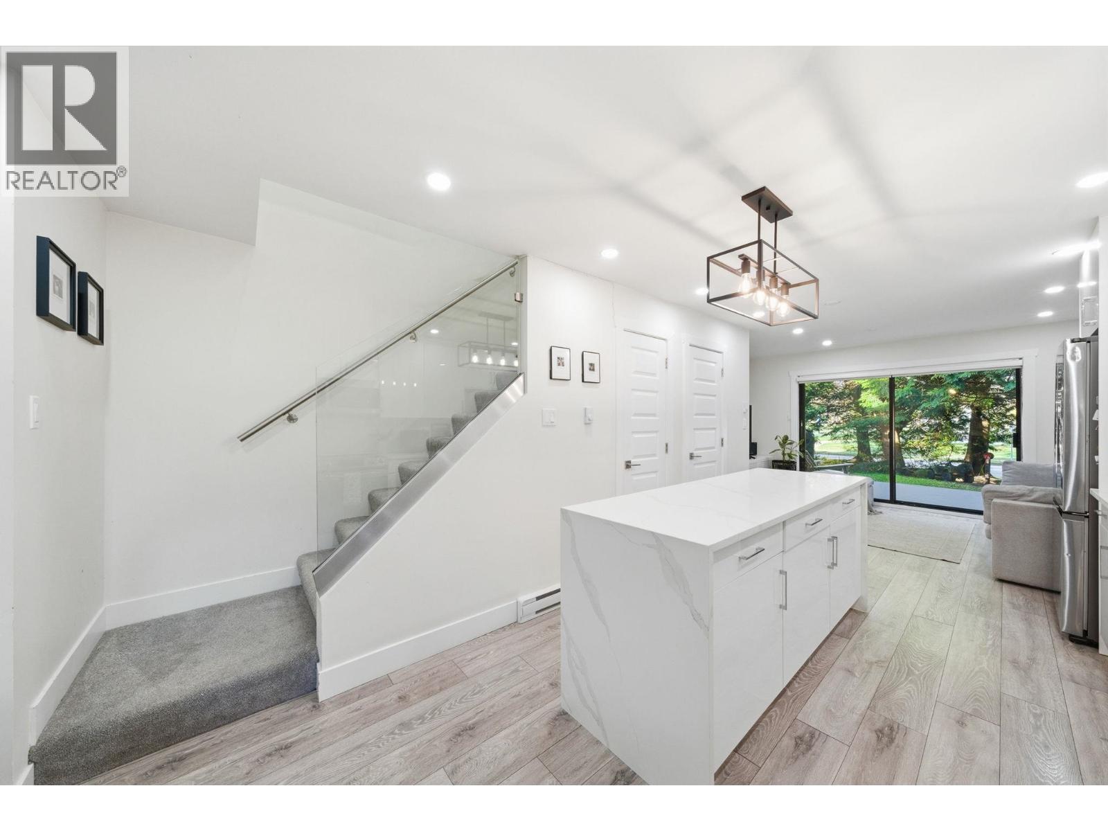 4328 Garden Grove Drive, Burnaby, British Columbia  V5G 4G6 - Photo 4 - R3122753