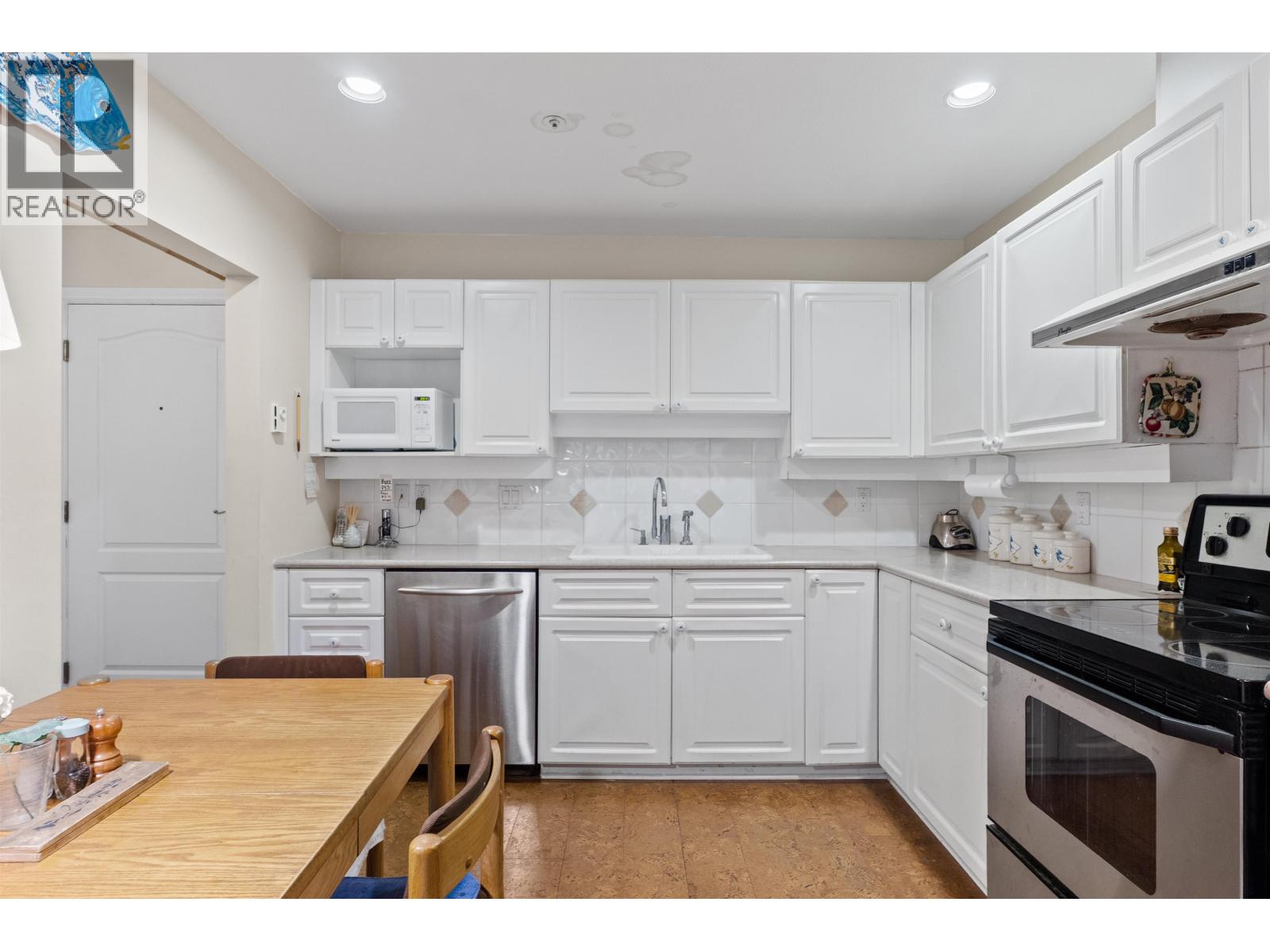 206 1283 Parkgate Avenue, North Vancouver, British Columbia  V7H 3A3 - Photo 11 - R3122791