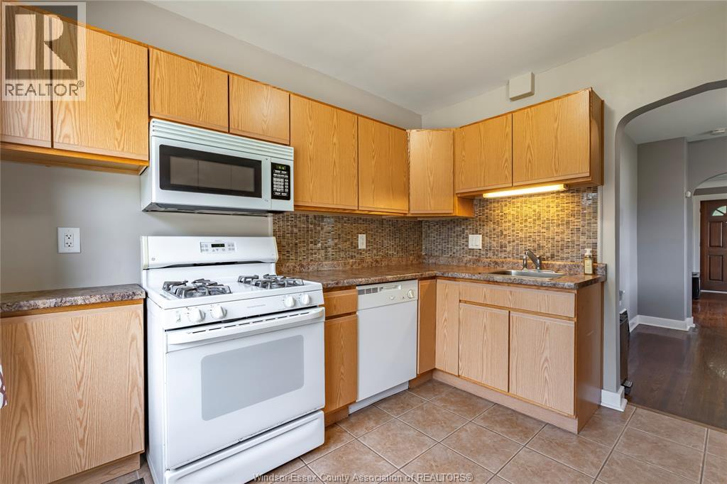 704 Charlotte, Windsor, Ontario  N8X 3A8 - Photo 5 - 26010572