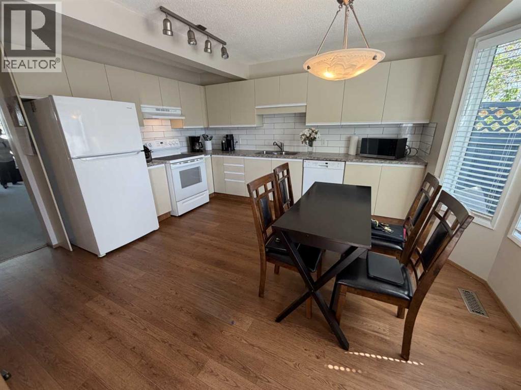 25 Ellenwood Drive, Red Deer, Alberta  T4R 2E1 - Photo 2 - A2310448