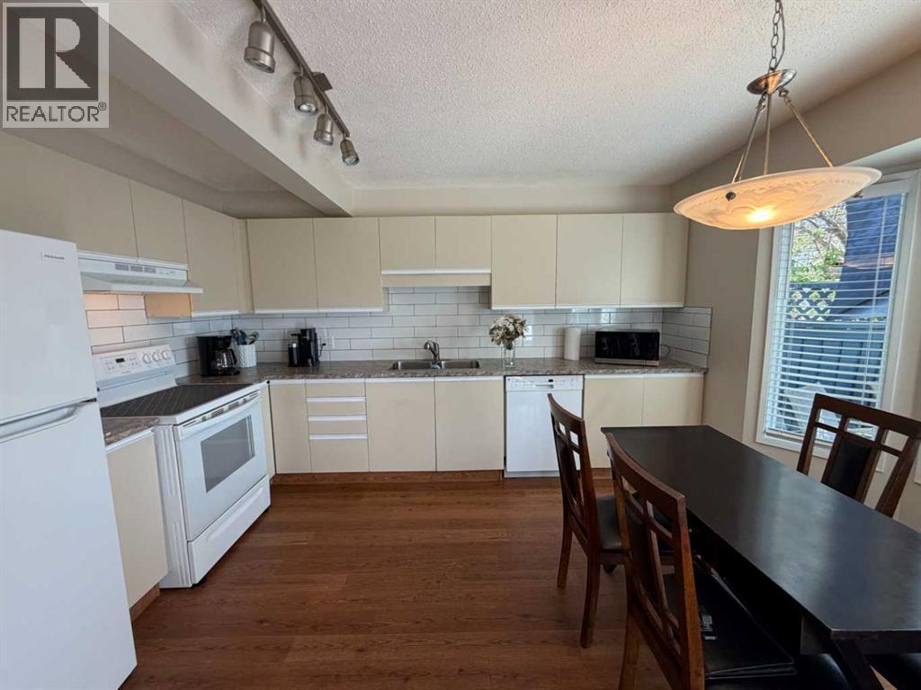25 Ellenwood Drive, Red Deer, Alberta  T4R 2E1 - Photo 4 - A2310448