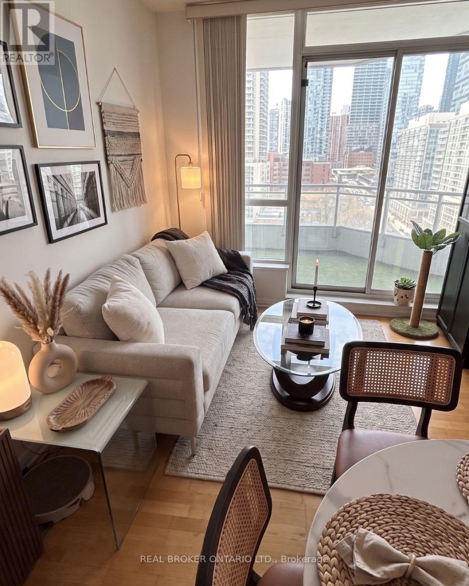 1501 - 228 Queens Quay W, Toronto, Ontario  M5J 2X1 - Photo 3 - C13118836