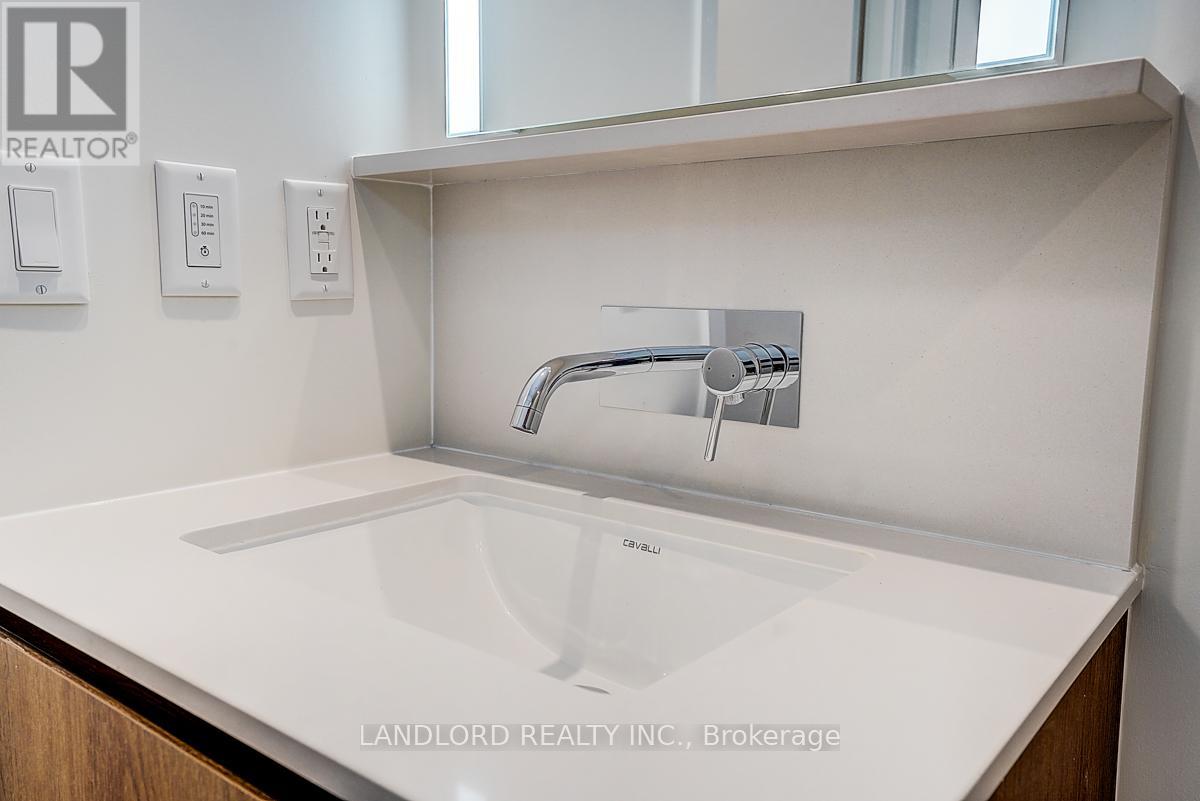 202 - 322 Dupont Street, Toronto, Ontario  M5R 0E3 - Photo 8 - C13118850