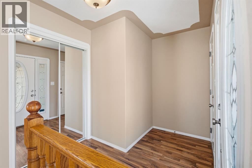64 Isbister Close, Red Deer, Alberta  T4R 0B9 - Photo 4 - A2308863