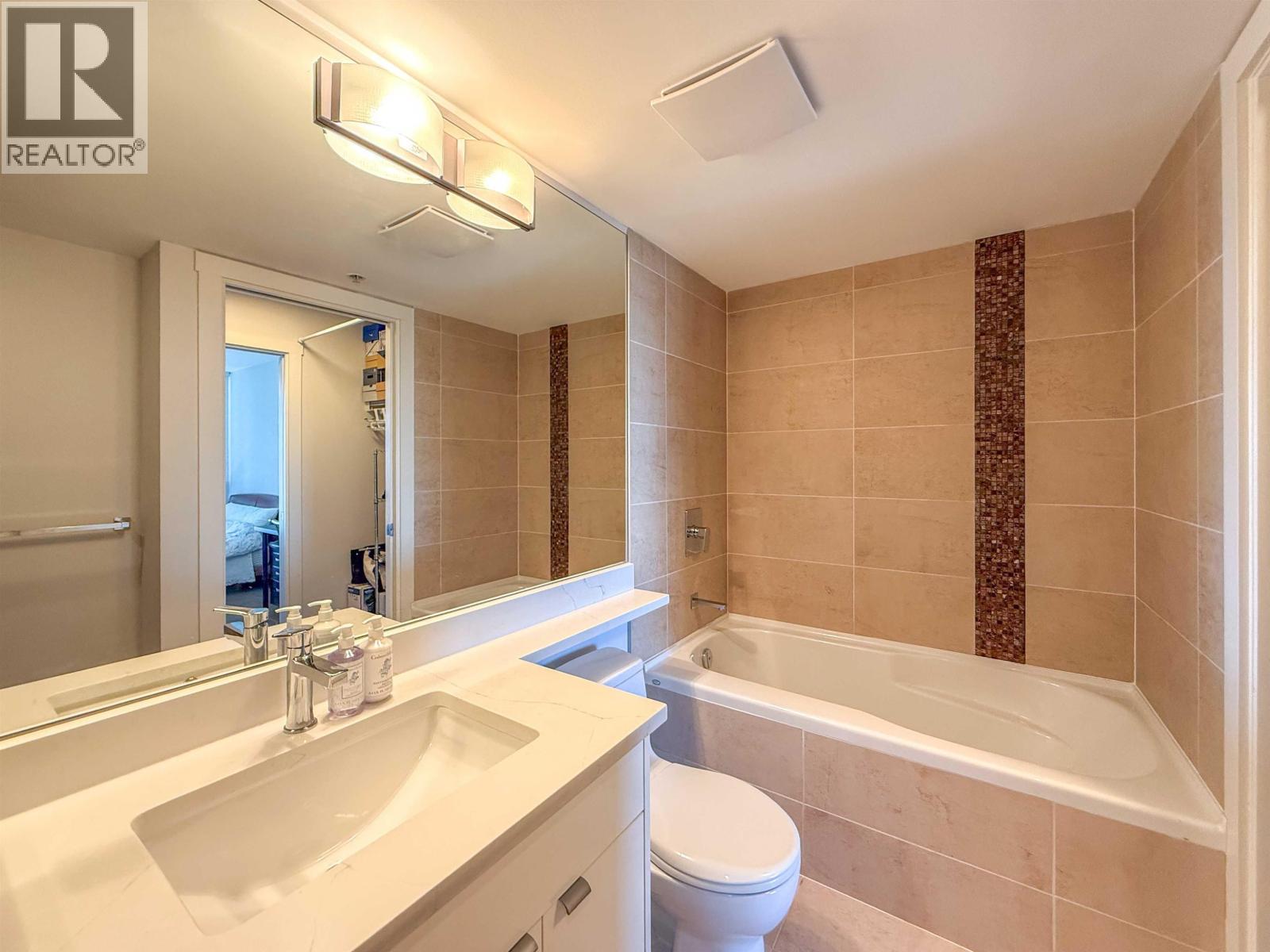 1106 2978 Glen Drive, Coquitlam, British Columbia  V3B 0C3 - Photo 15 - R3122716