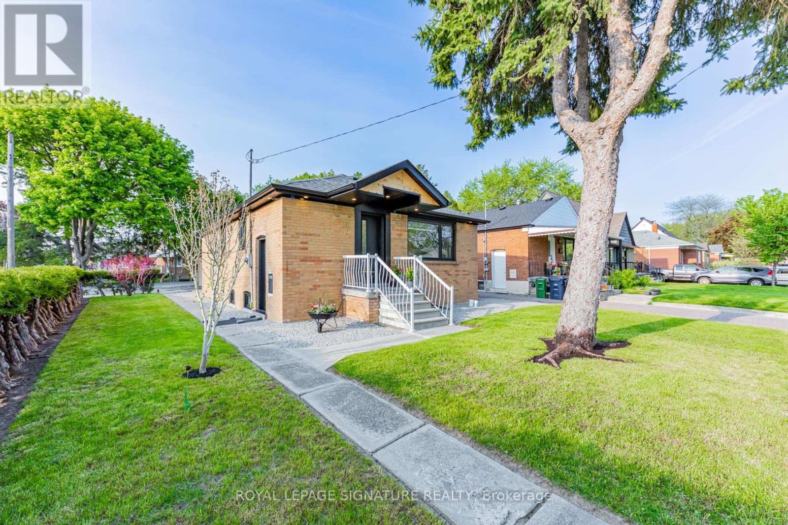 16 Boem Avenue, Toronto, Ontario  M1R 3T1 - Photo 1 - E13118884