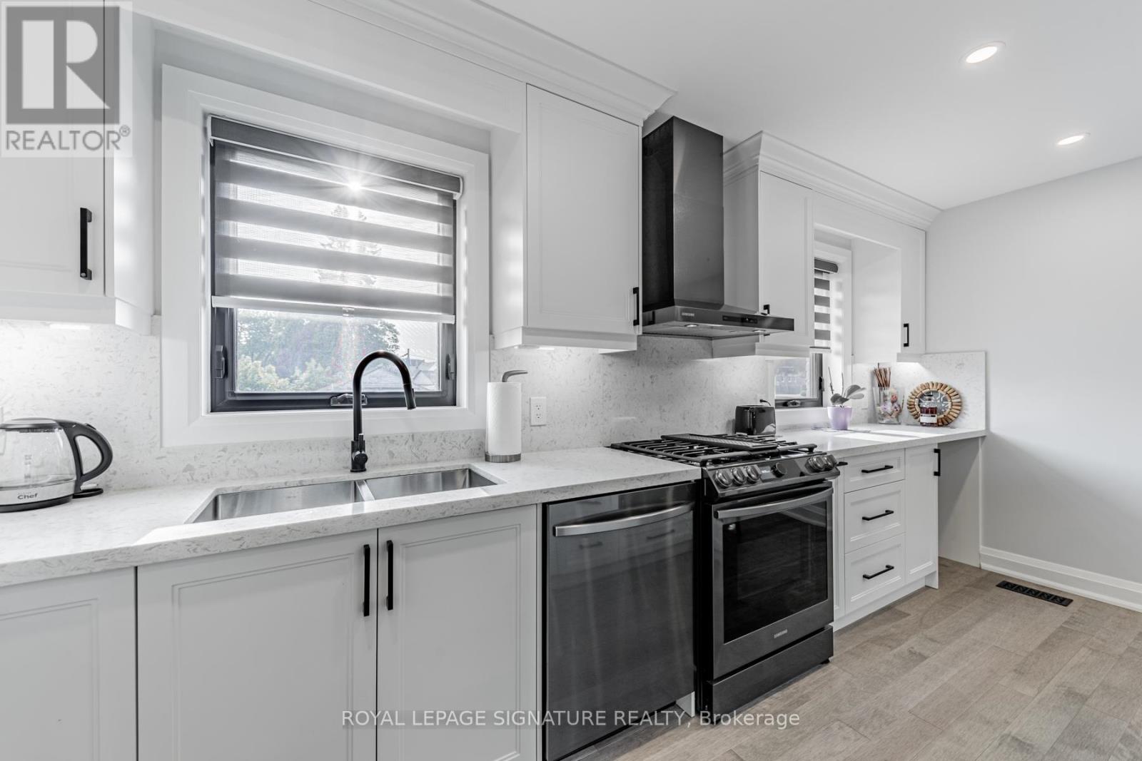 16 Boem Avenue, Toronto, Ontario  M1R 3T1 - Photo 18 - E13118884