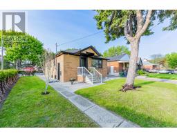16 BOEM AVENUE, Toronto, Ontario