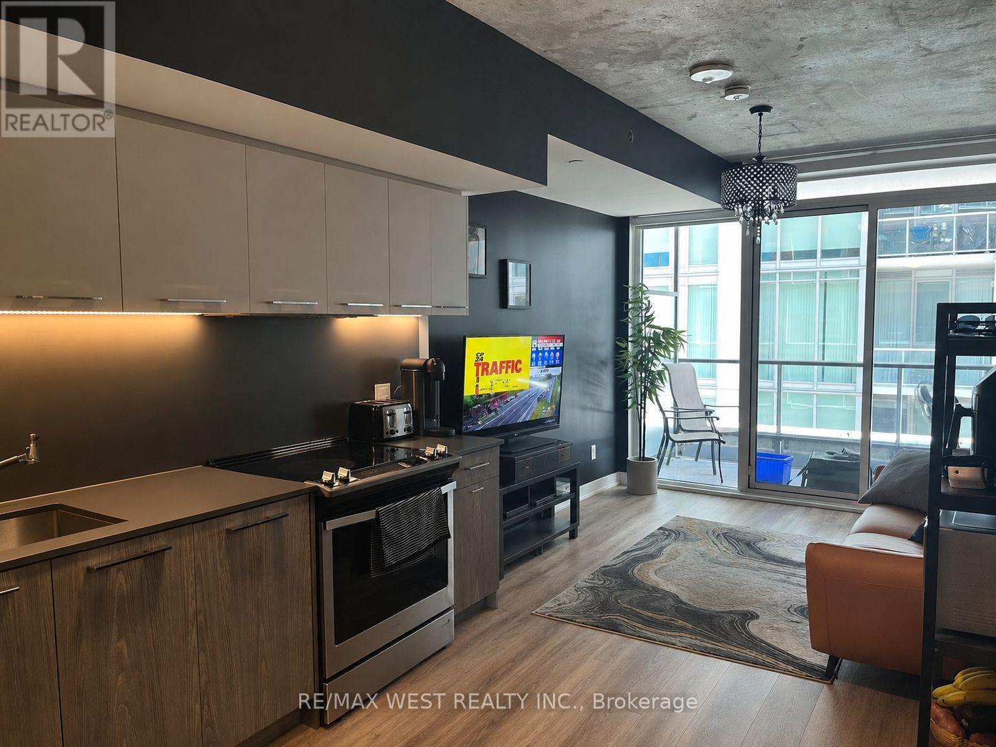 607 - 30 Baseball Place, Toronto, Ontario  M6N 2N7 - Photo 2 - E13118984