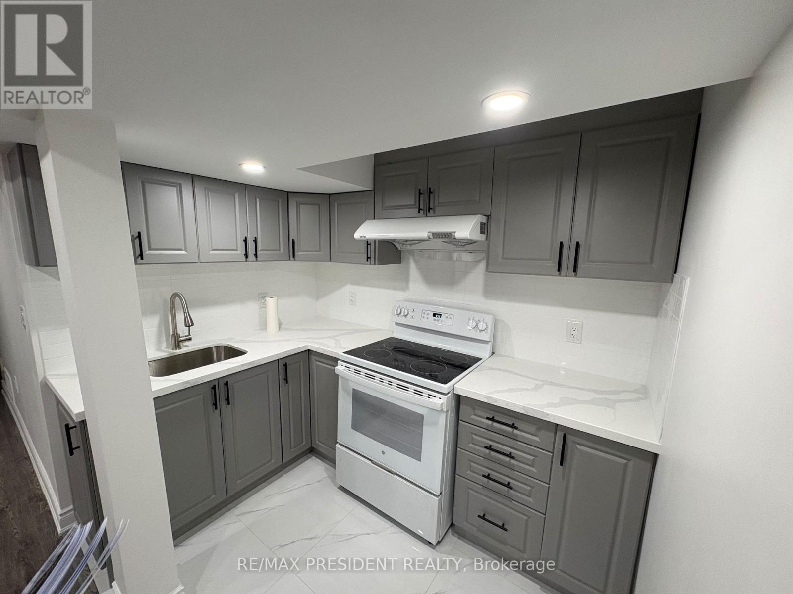 2314 Meriadoc Drive, Pickering, Ontario  L1X 2E3 - Photo 4 - E13119012
