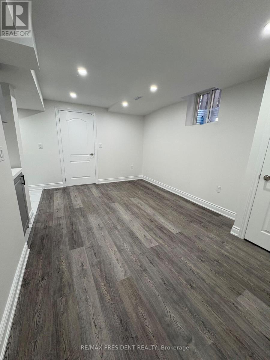2314 Meriadoc Drive, Pickering, Ontario  L1X 2E3 - Photo 5 - E13119012