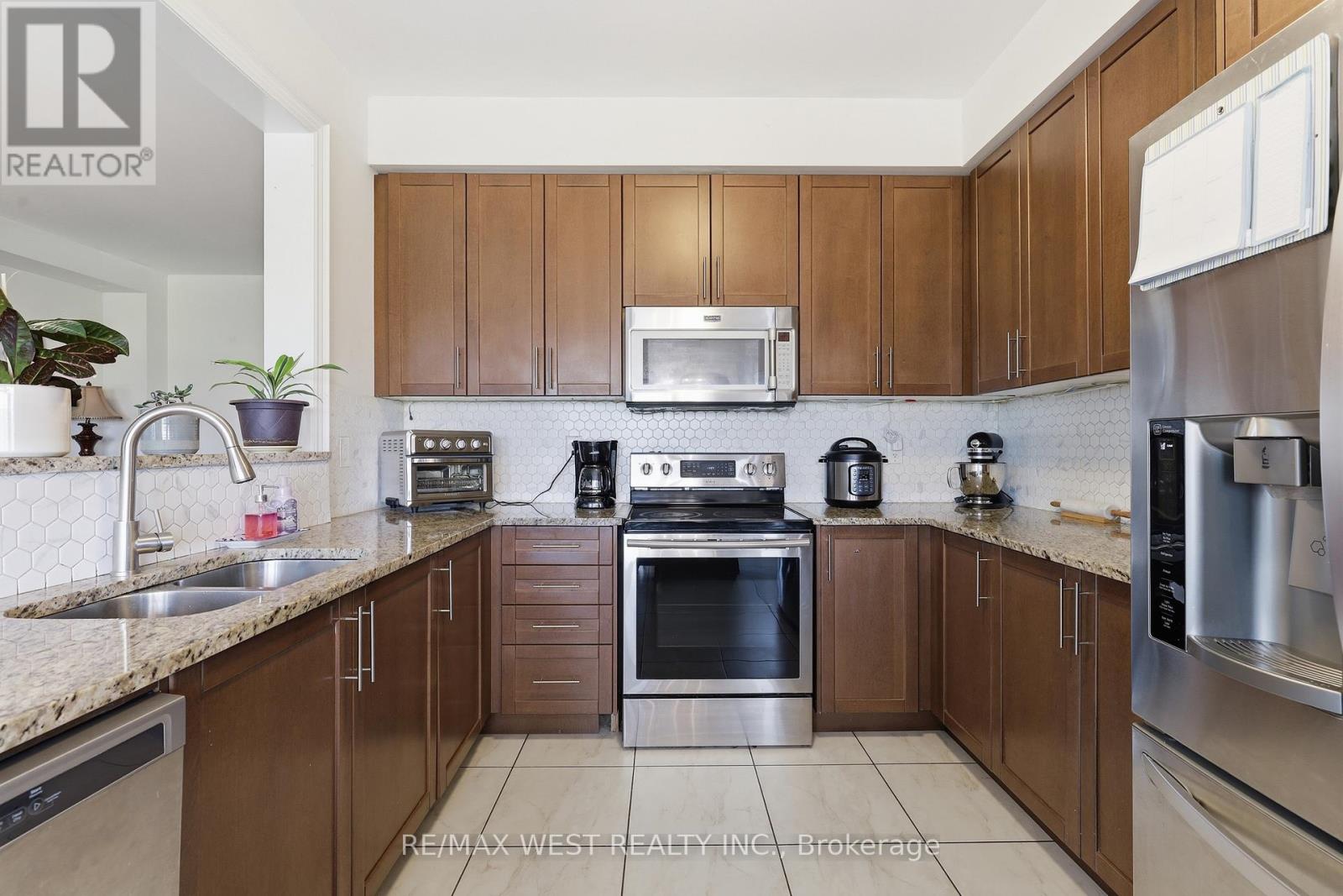 296 Miller Park Avenue, Bradford West Gwillimbury, Ontario  L3Z 0Y1 - Photo 8 - N13118848
