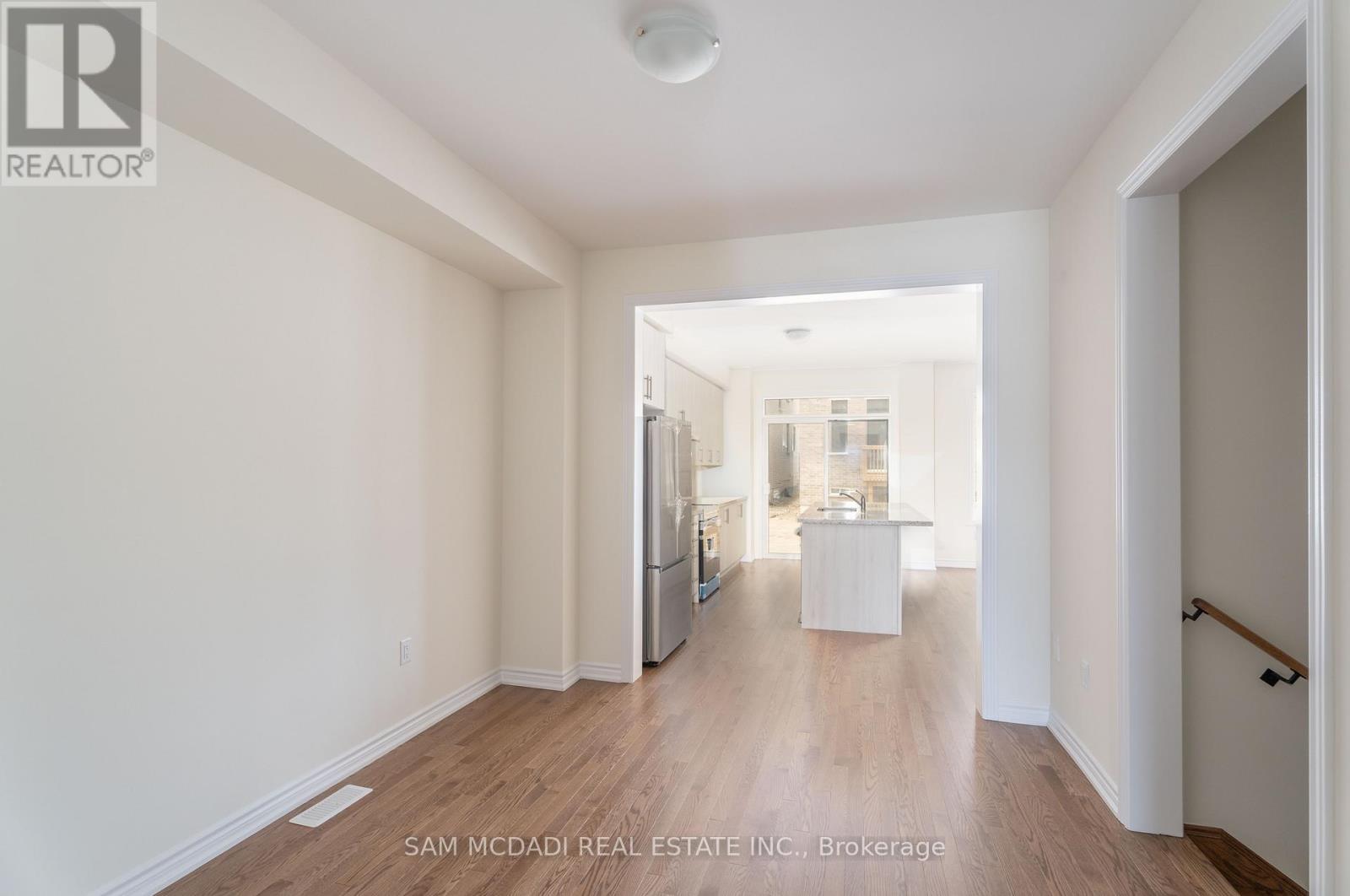 52 Fish Drive, Aurora, Ontario  L4G 4A7 - Photo 3 - N13118864