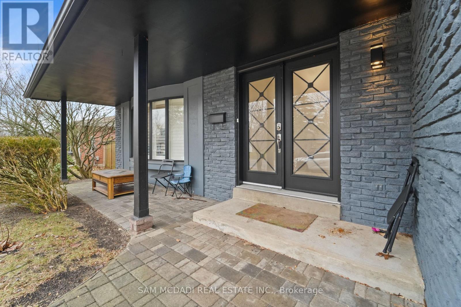 2290 Devon Road, Oakville, Ontario  L6J 5R4 - Photo 2 - W13118782