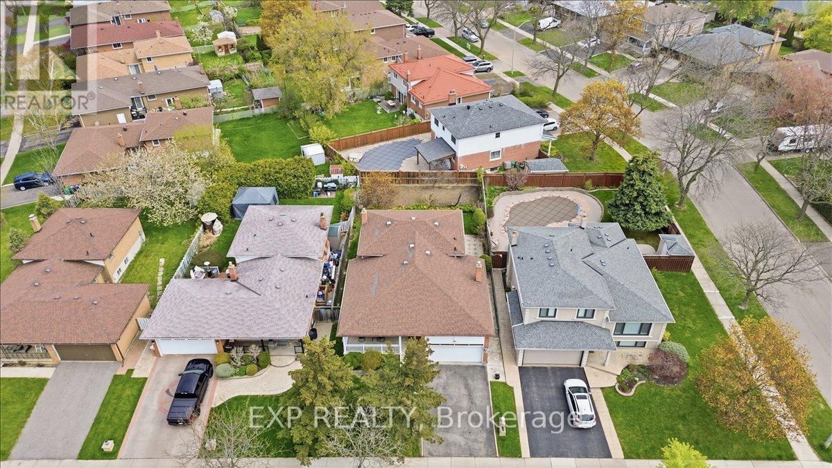 419 Michelle Row W, Mississauga, Ontario  L5A 3H2 - Photo 2 - W13118794