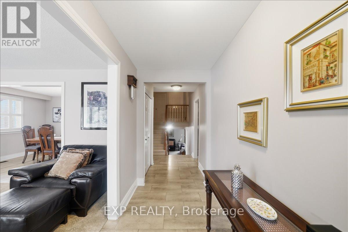 419 Michelle Row W, Mississauga, Ontario  L5A 3H2 - Photo 4 - W13118794