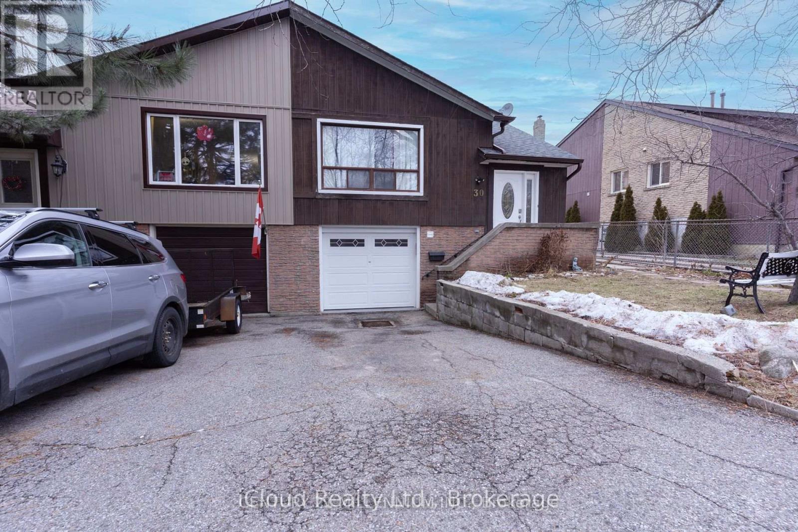 30 Salisbury Circle, Brampton, Ontario  L6V 2Z5 - Photo 1 - W13118814