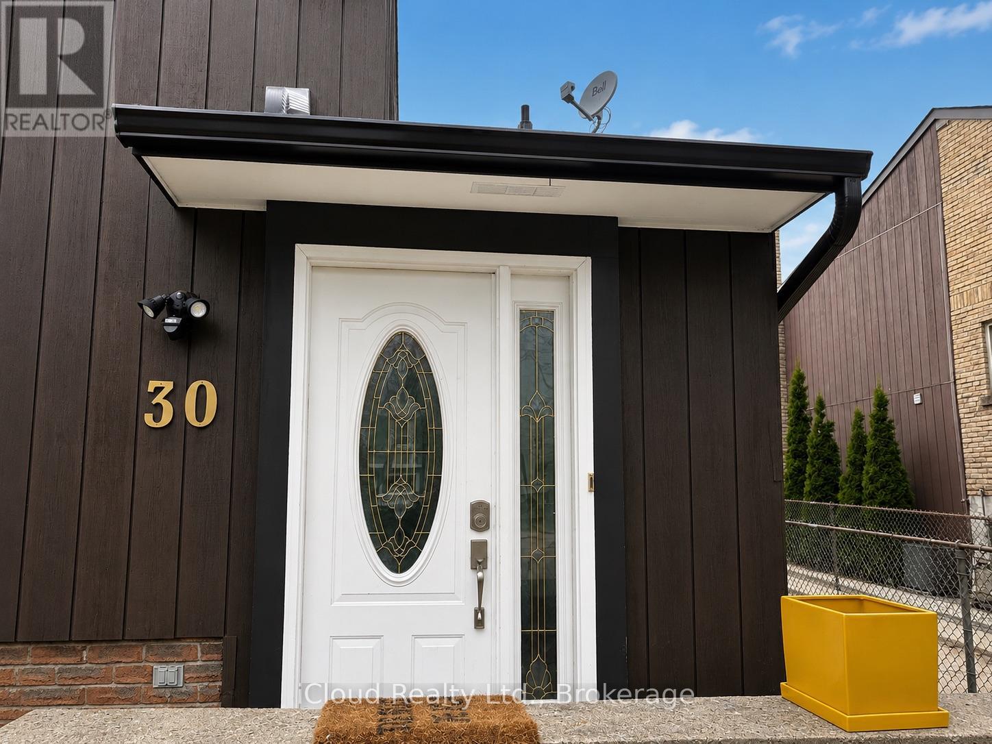 30 Salisbury Circle, Brampton, Ontario  L6V 2Z5 - Photo 2 - W13118814