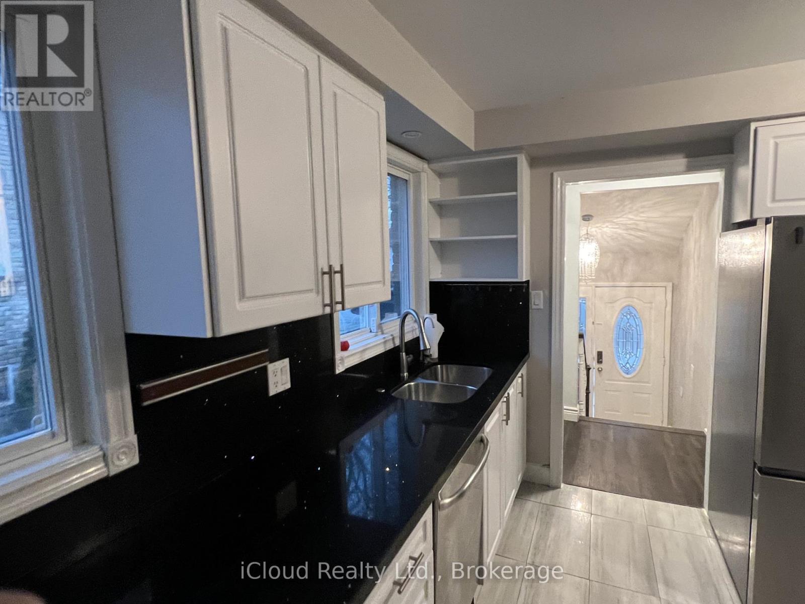 30 Salisbury Circle, Brampton, Ontario  L6V 2Z5 - Photo 6 - W13118814