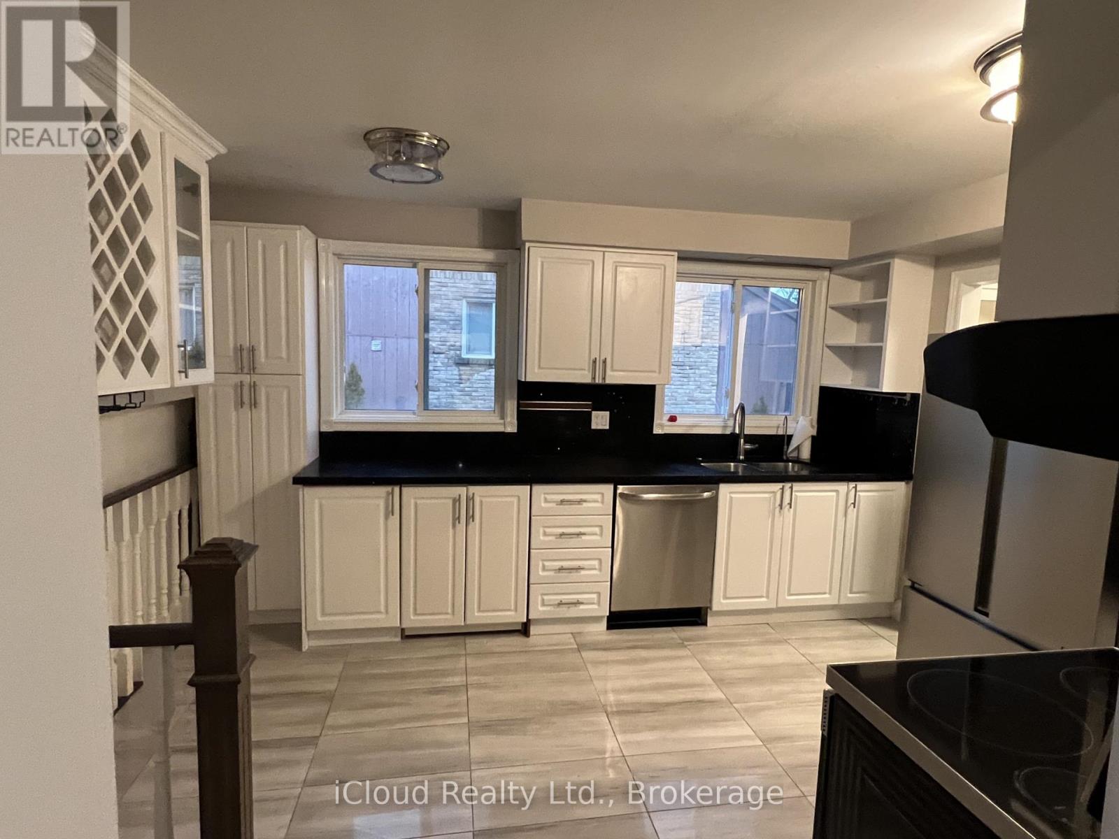 30 Salisbury Circle, Brampton, Ontario  L6V 2Z5 - Photo 7 - W13118814