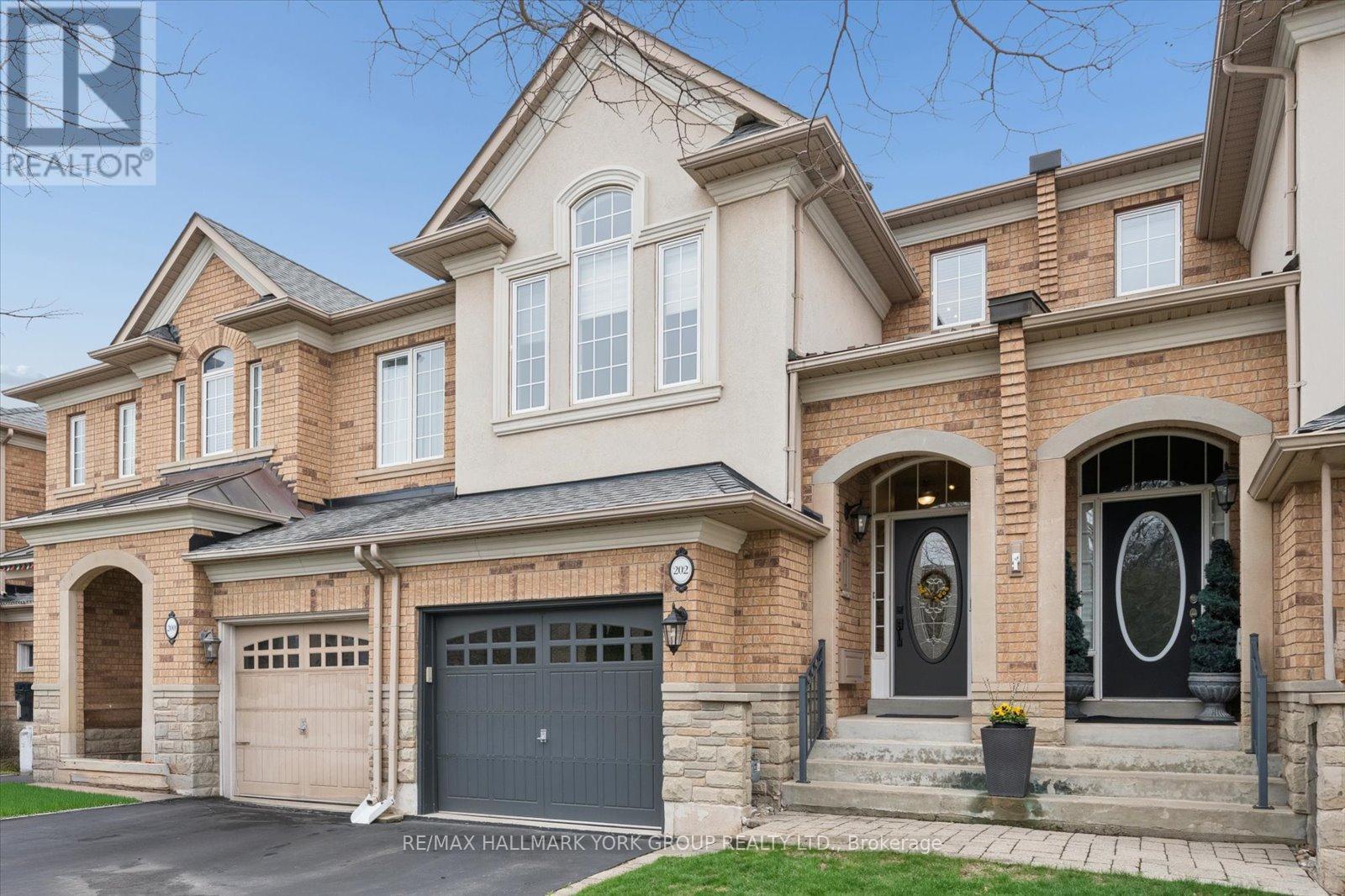 202 Duskywing Way, Oakville, Ontario  L6L 6X4 - Photo 2 - W13118906