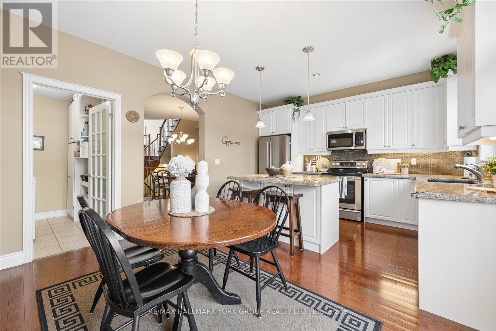 202 Duskywing Way, Oakville, Ontario  L6L 6X4 - Photo 5 - W13118906