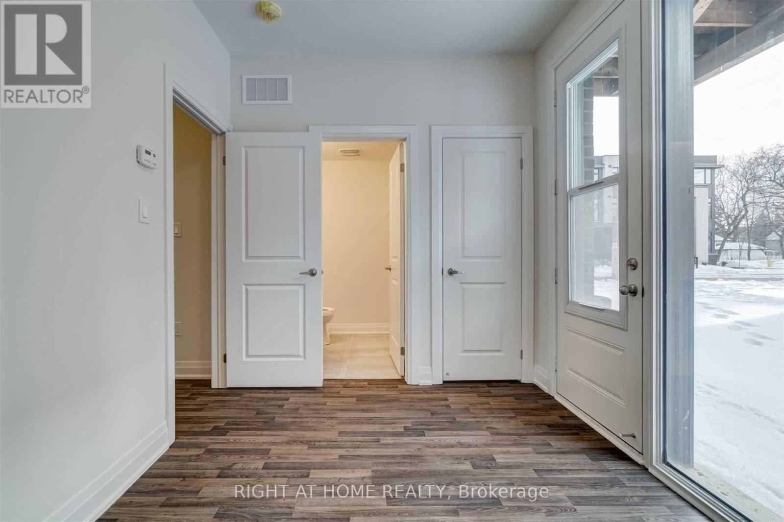 8 Creekbank Road, Toronto, Ontario  M6L 0A4 - Photo 11 - W13118918