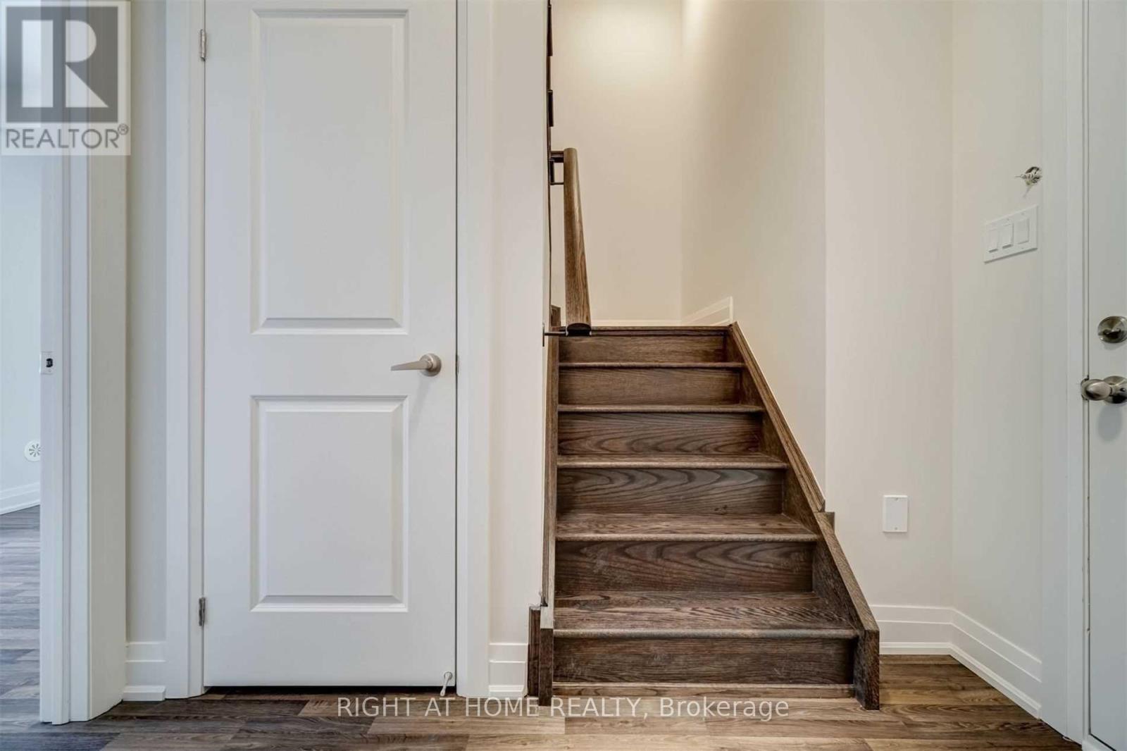 8 Creekbank Road, Toronto, Ontario  M6L 0A4 - Photo 13 - W13118918