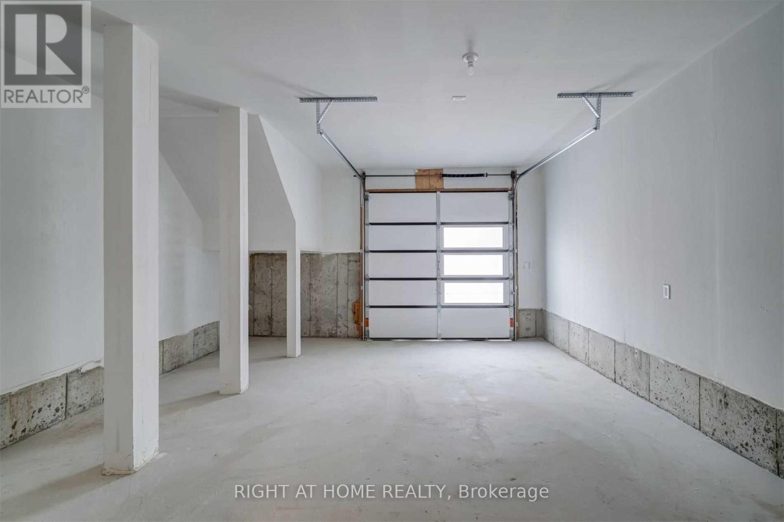 8 Creekbank Road, Toronto, Ontario  M6L 0A4 - Photo 14 - W13118918