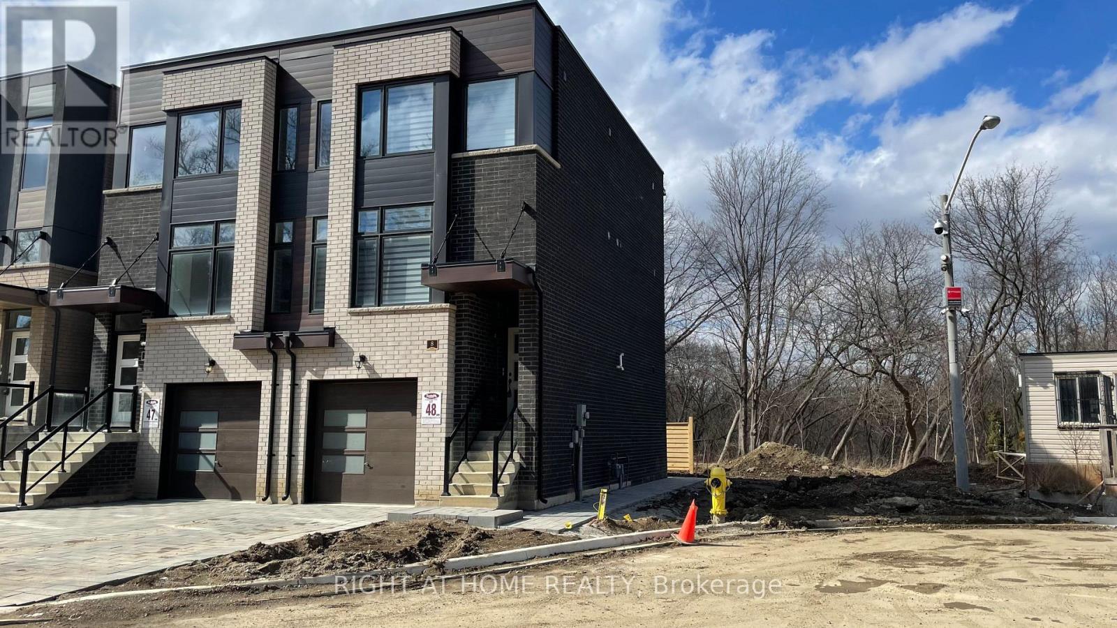 8 Creekbank Road, Toronto, Ontario  M6L 0A4 - Photo 2 - W13118918